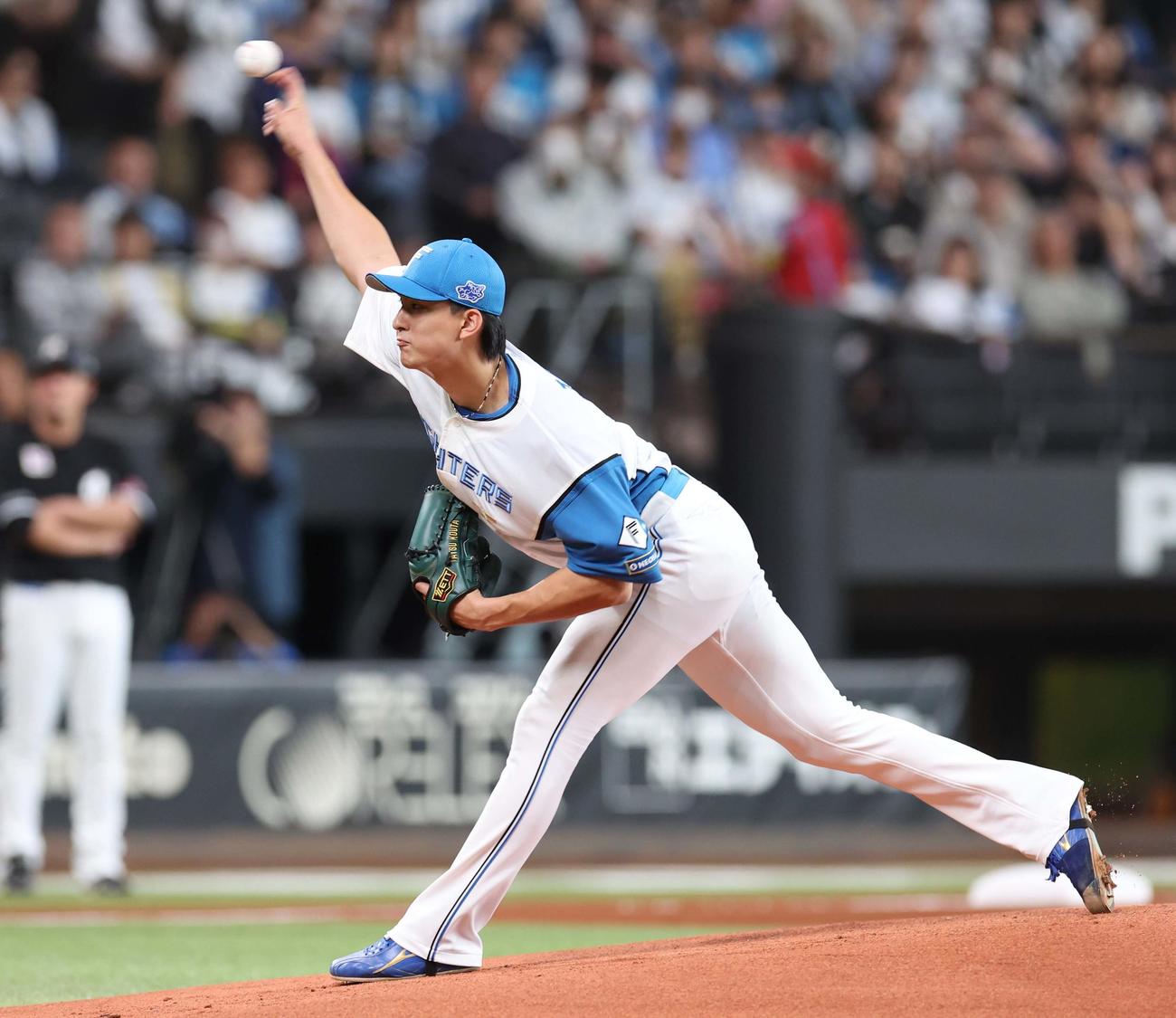 日本ハム対ロッテ　日本ハム先発の達（撮影・黒川智章）