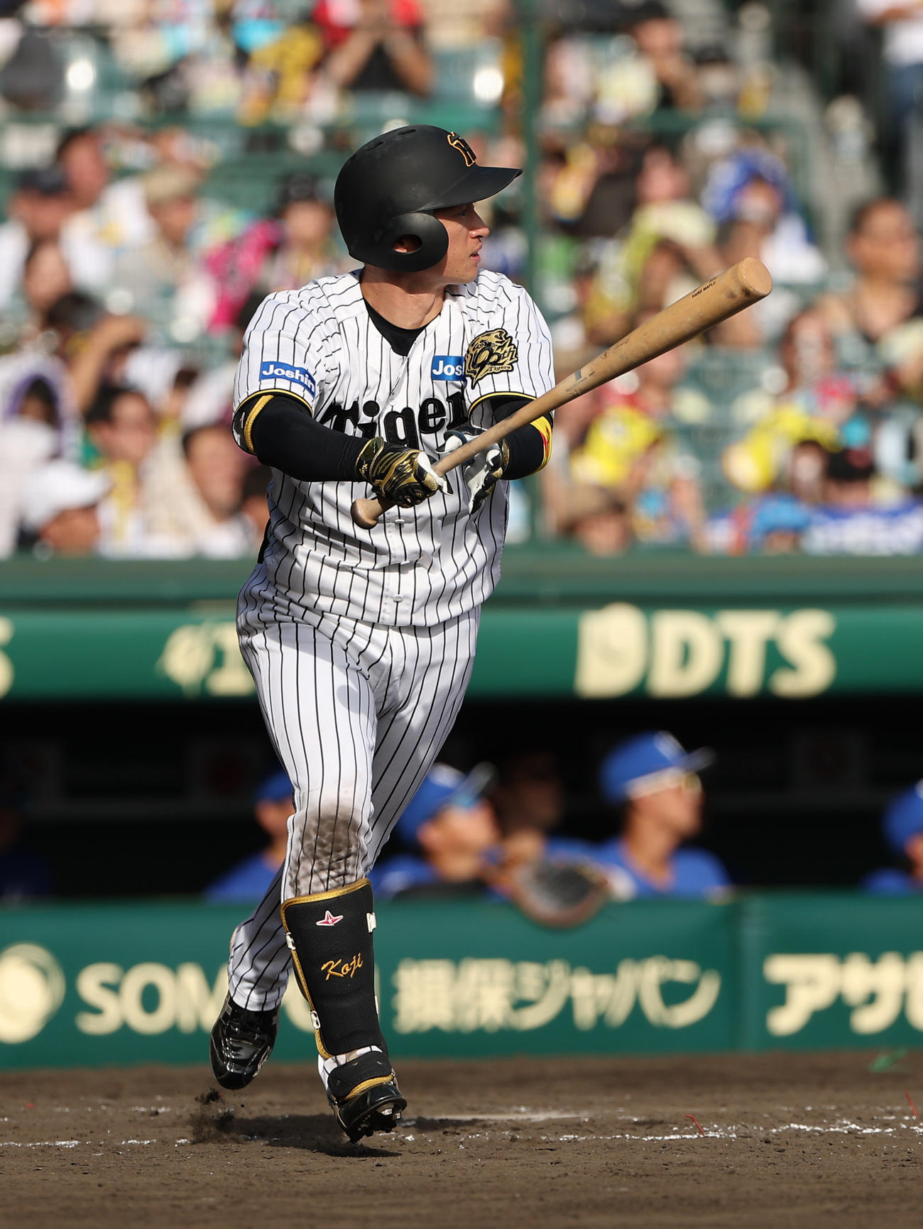 阪神対中日　4回裏阪神2死一塁、坂本は中前打を放つ（撮影・上田博志）