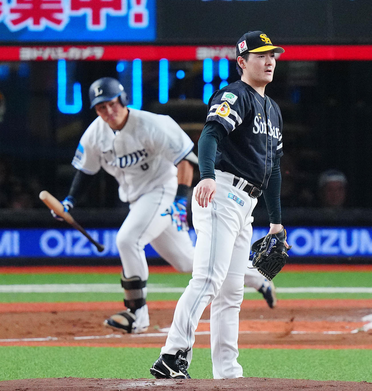 西武対ソフトバンク　1回裏西武無死一、三塁、渡部聖に先制適時打を許す有原（撮影・垰建太）