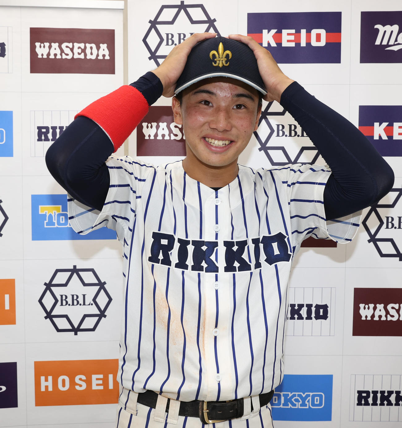 早大対立大　決勝打の立大・木津は笑顔を見せる（撮影・柴田隆二）　　
