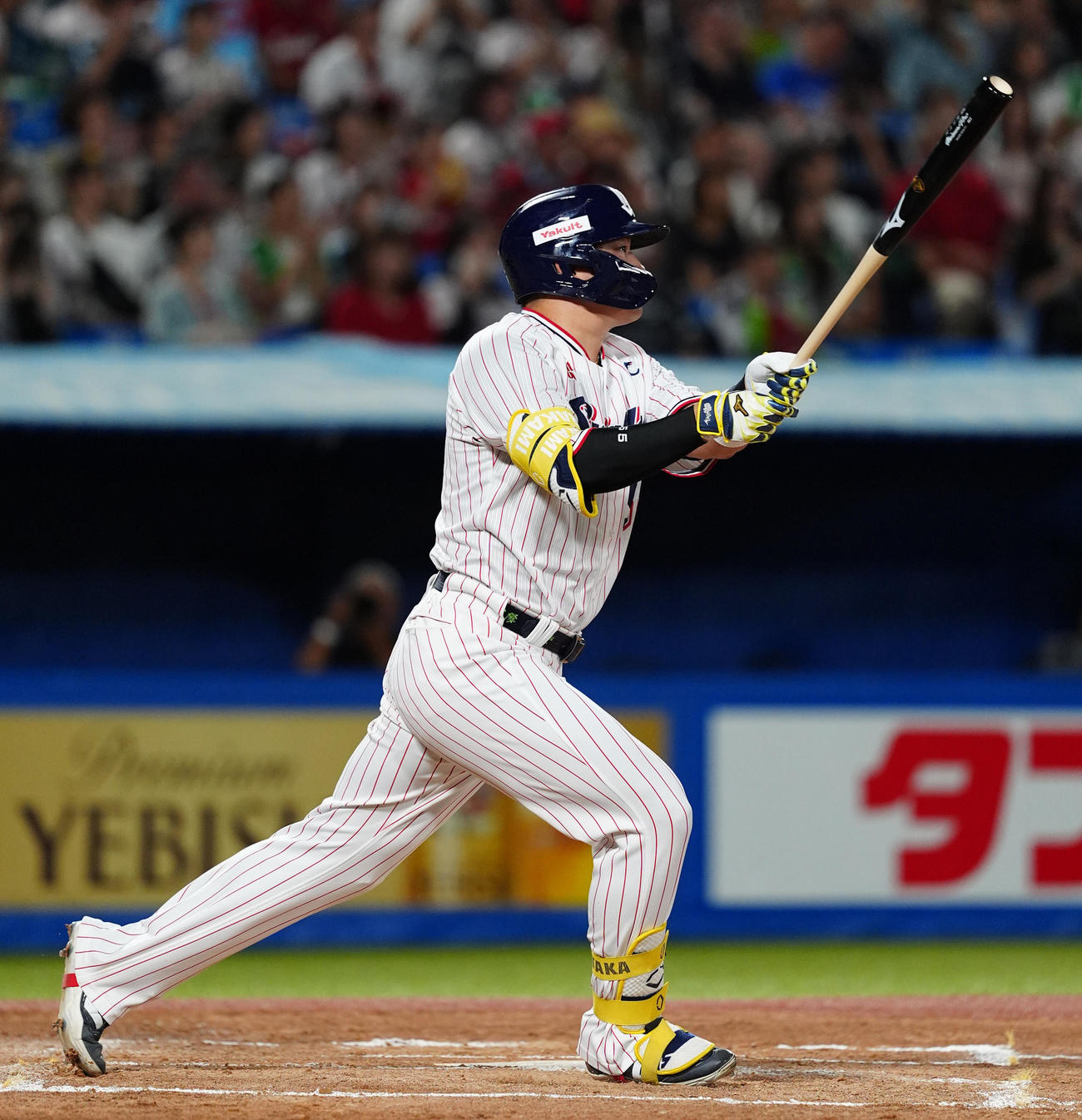 ヤクルト対広島　1回裏ヤクルト2死一塁、右越え2点本塁打を放つ村上（撮影・清水貴仁）