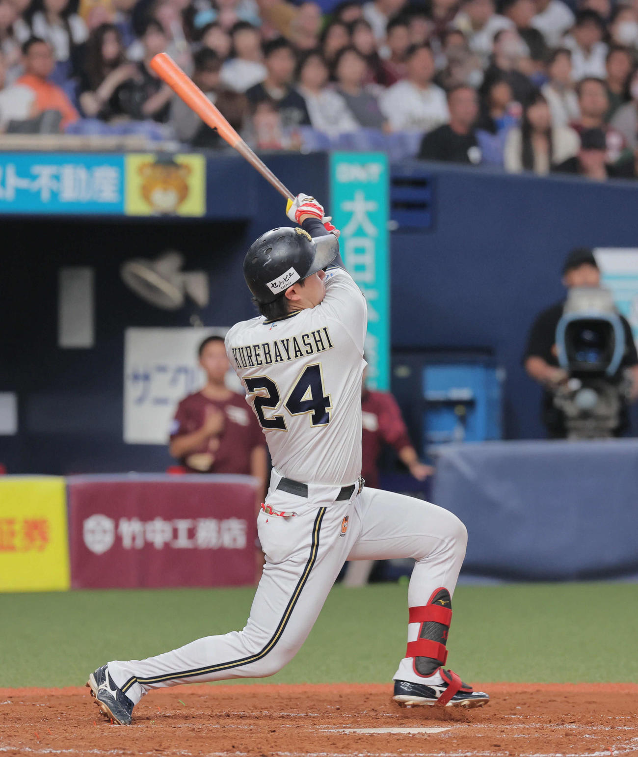 オリックス対楽天　5回裏オリックス無死一塁、紅林は左越え先制2点本塁打を放つ（撮影・宮崎幸一）