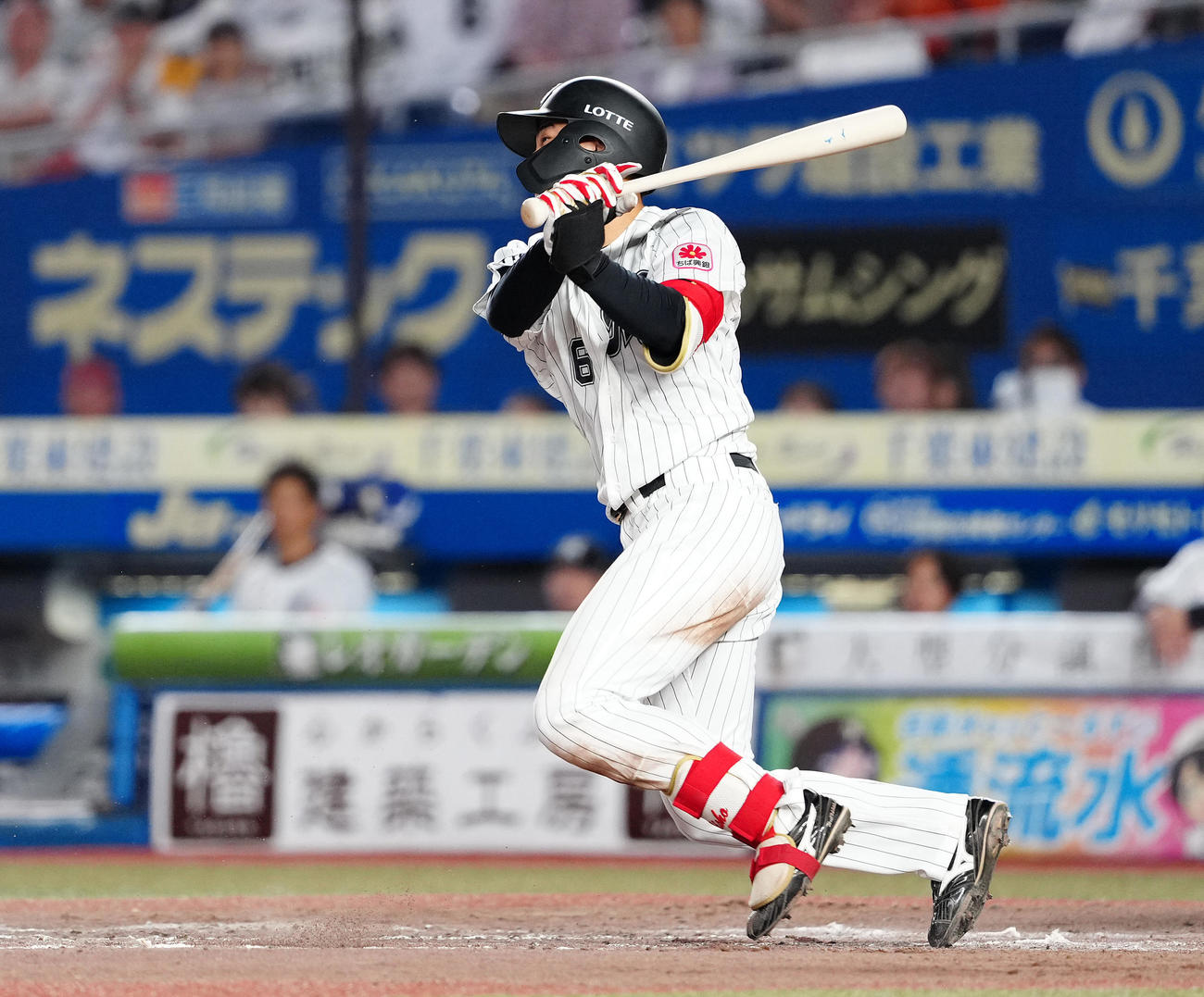 ロッテ対日本ハム　5回裏ロッテ2死、内野安打を放つ西川（撮影・鈴木みどり）