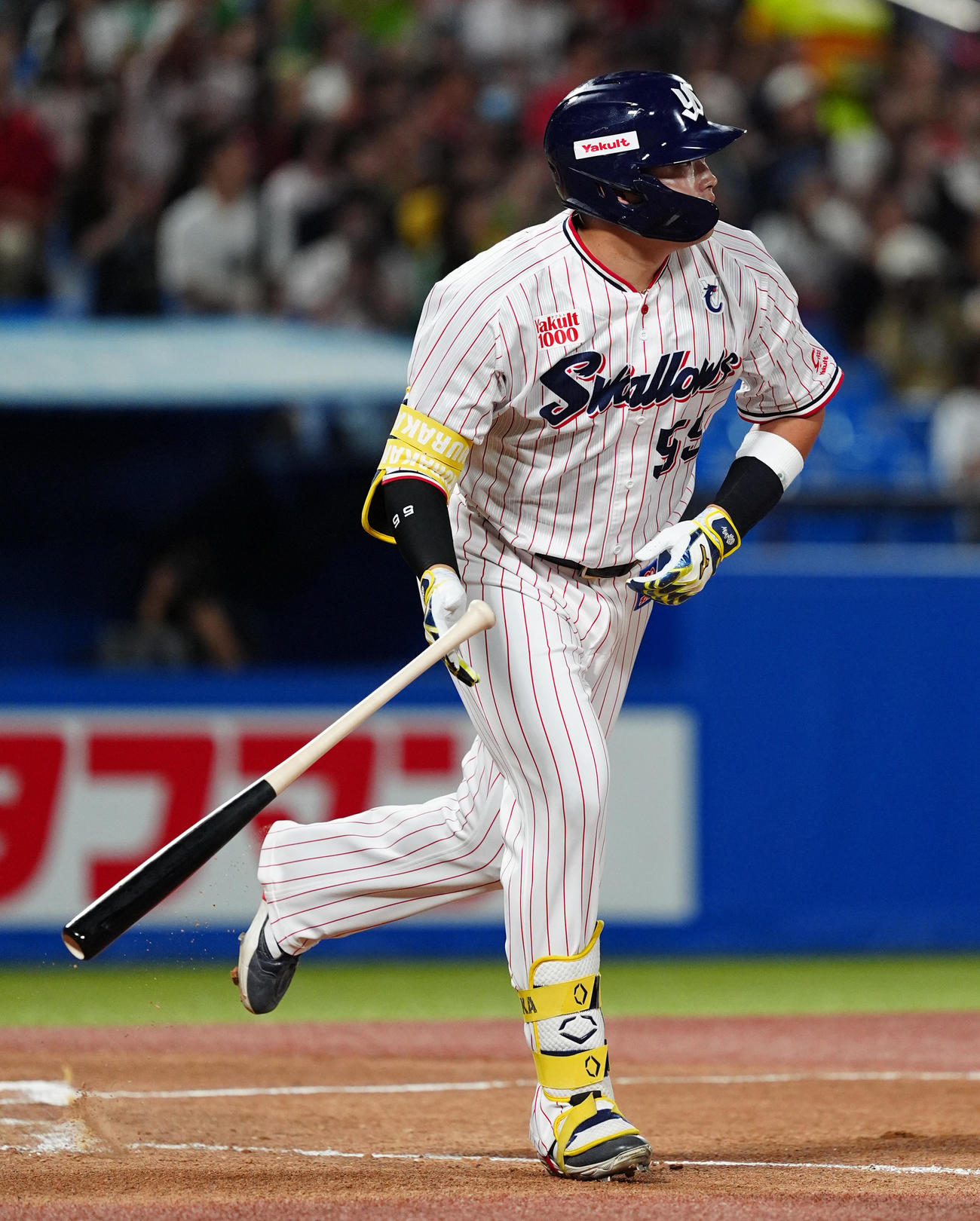 ヤクルト対広島　1回裏ヤクルト2死一塁、右越え2点本塁打を放つ村上（撮影・清水貴仁）