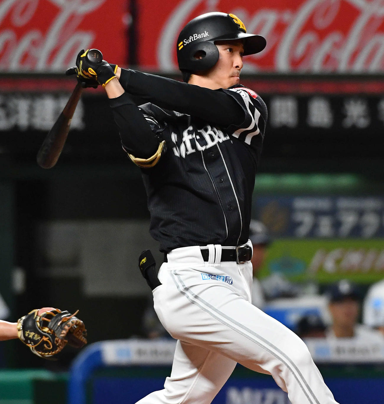 西武対ソフトバンク　5回表ソフトバンク1死一、三塁、柳町は右前適時打を放つ（撮影・岩下翔太）