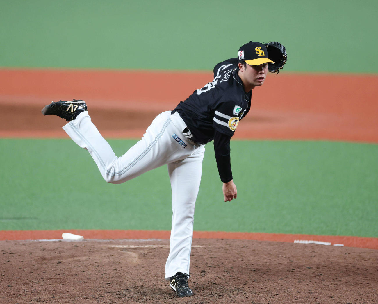 西武対ソフトバンク　8回裏から登板し力投するソフトバンク藤井（撮影・増田悦実）