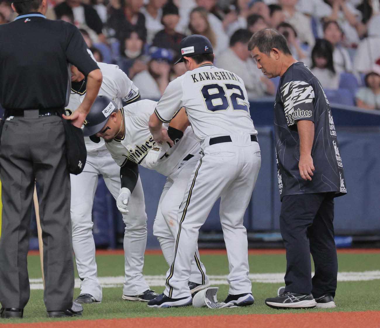 オリックス対楽天　5回裏オリックス無死、森は死球を受けて交代となる（撮影・宮崎幸一）