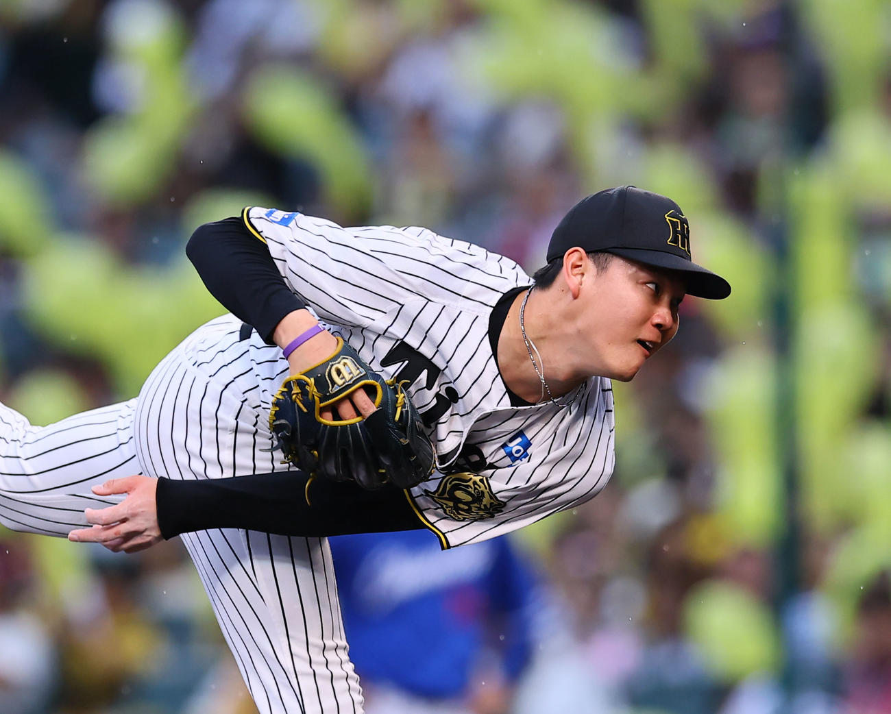 阪神対中日　7回、2番手で登板した阪神及川（撮影・藤尾明華）