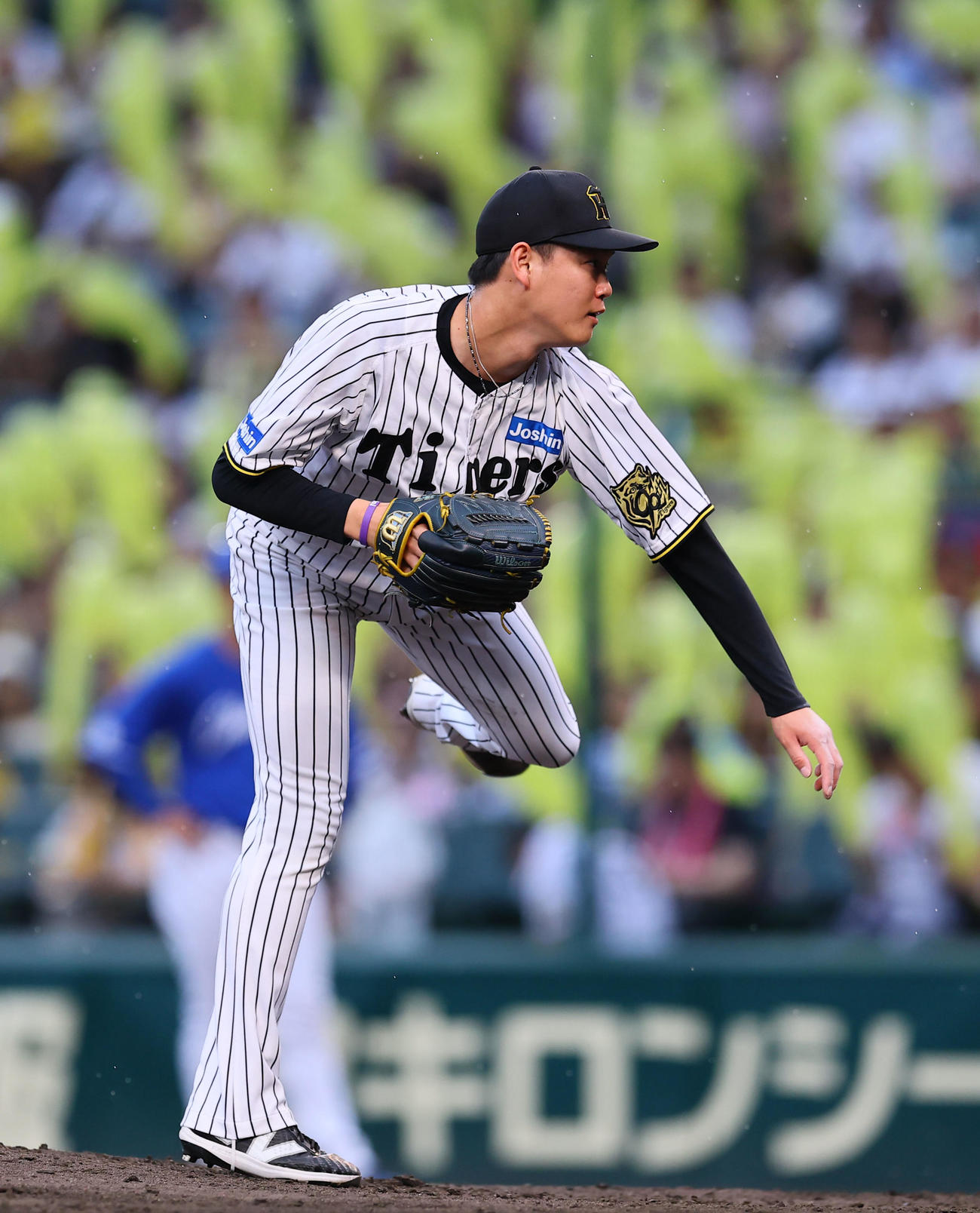阪神対中日　7回、2番手で登板した阪神及川（撮影・藤尾明華）