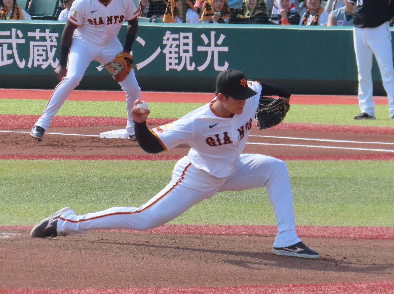 先発し2回1失点だった巨人高橋（撮影・水谷京裕）