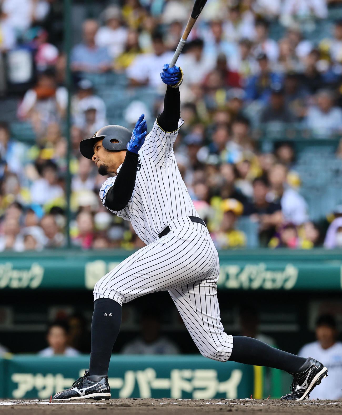 阪神対中日　6回裏阪神2死三塁、ヘルナンデスは右前に適時打を放つ（撮影・藤尾明華）