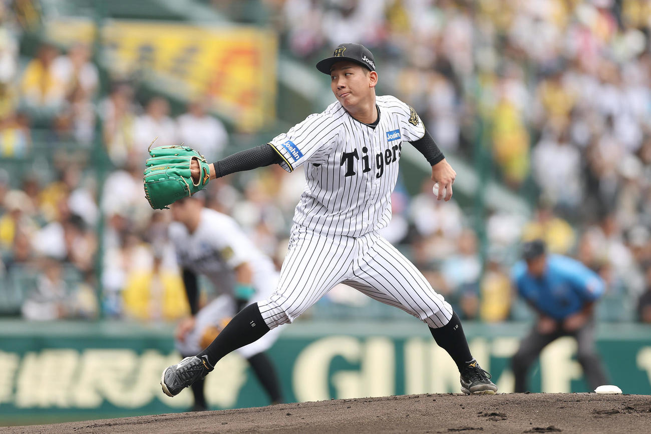 阪神対中日　力投する阪神先発の伊原（撮影・前田充）