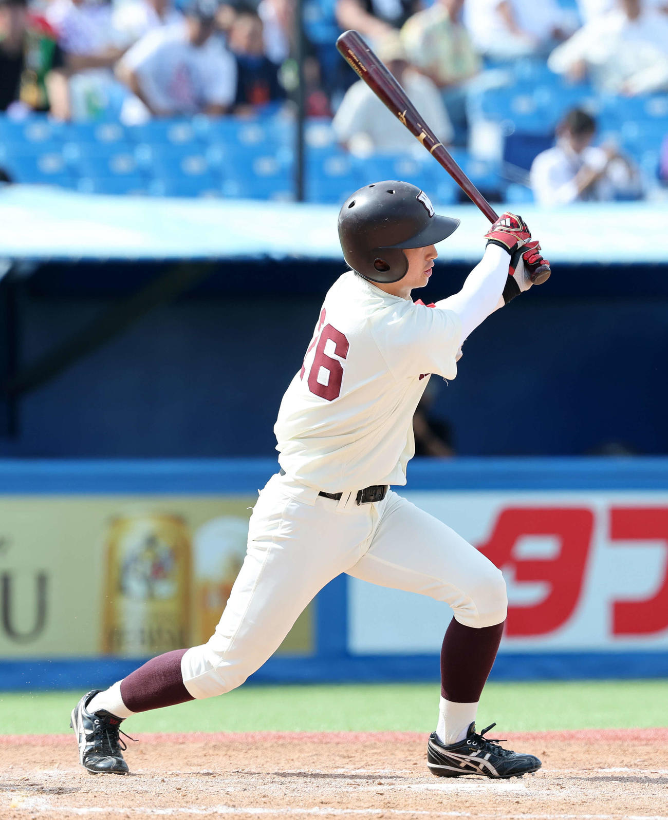 立大対早大　2回裏早大1死三塁、黒崎は中前適時打を放つ（撮影・鈴木正人）