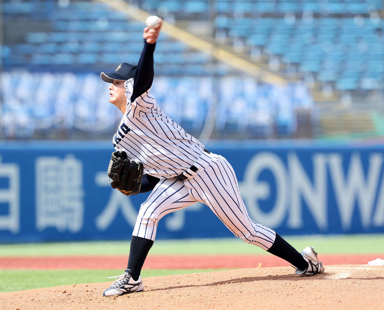 立大対早大　力投する立大・斎藤（撮影・鈴木正人）