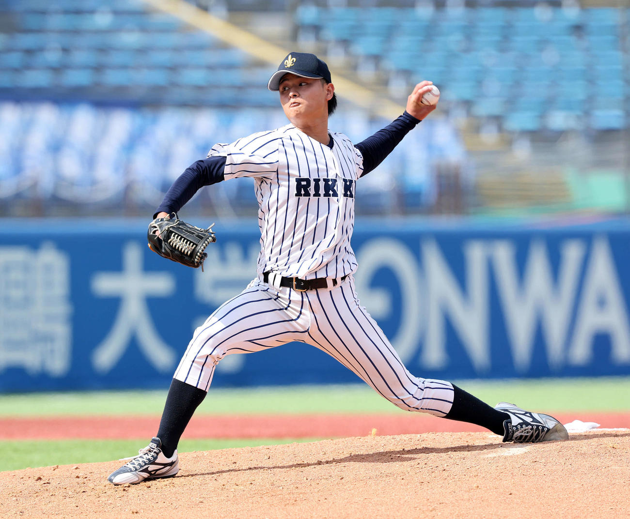 立大対早大　力投する立大・斎藤（撮影・鈴木正人）