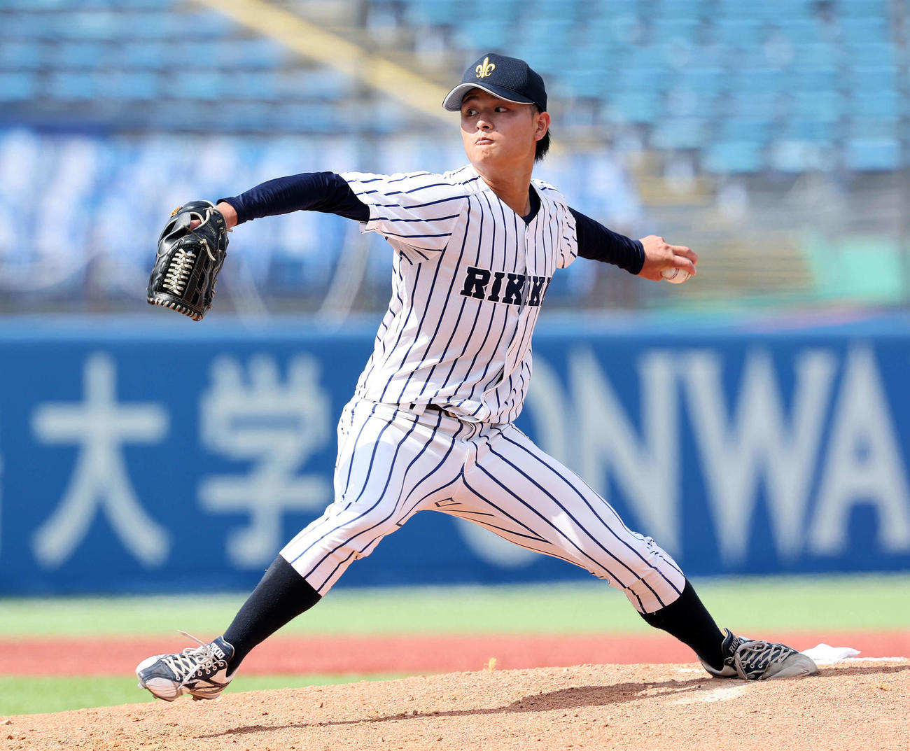 立大対早大　力投する立大・斎藤（撮影・鈴木正人）
