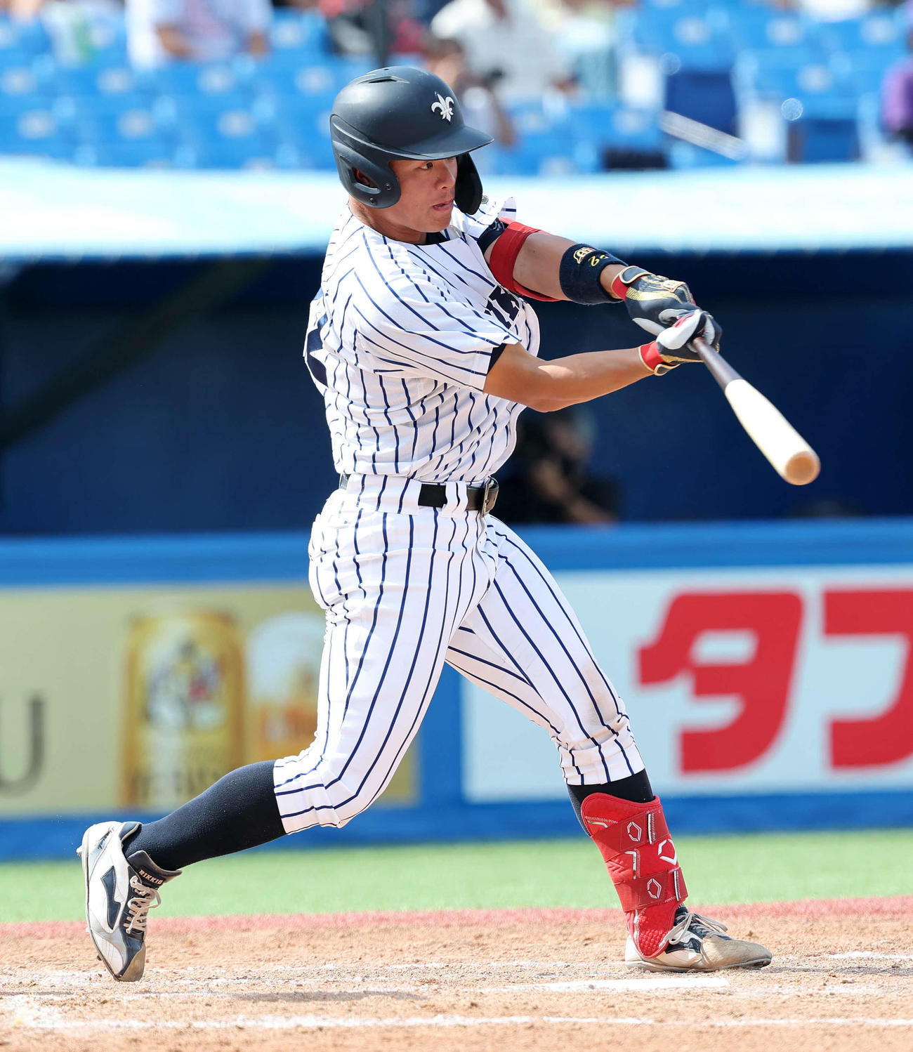 立大対早大　2回表立大1死、落合は右越え三塁打を放つ（撮影・鈴木正人）