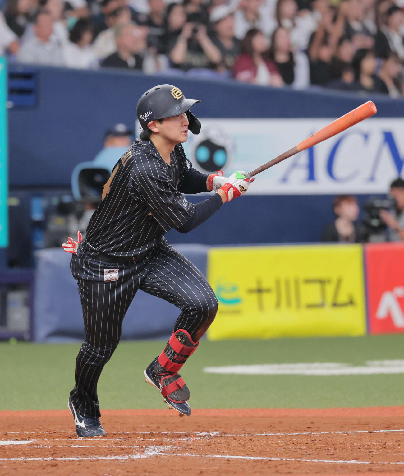 オリックス対楽天　3回裏オリックス2死満塁、紅林は右越え3点適時二塁打を放つ（撮影・宮崎幸一）