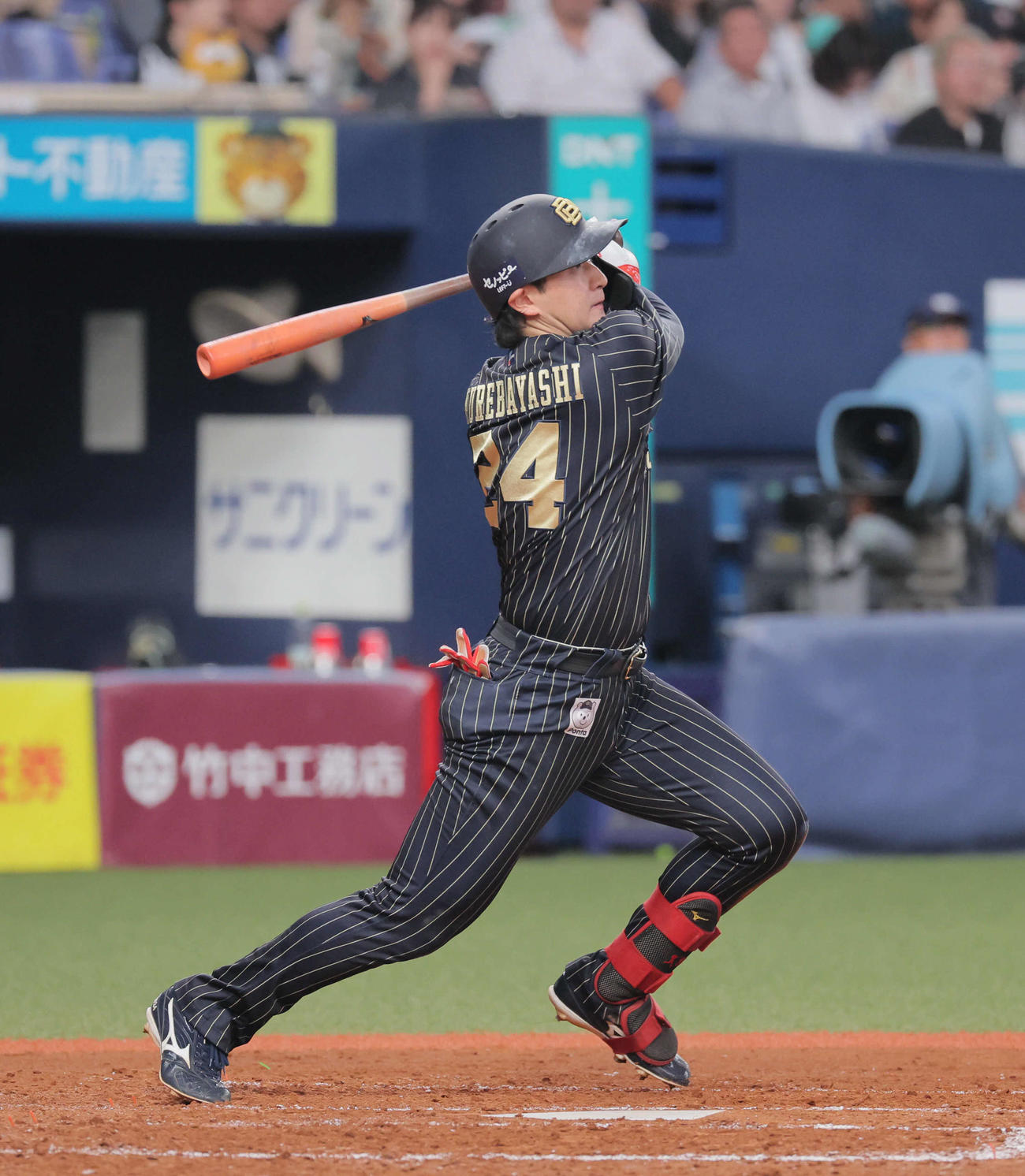 オリックス対楽天　3回裏オリックス2死満塁、紅林は右越え3点適時二塁打を放つ（撮影・宮崎幸一）