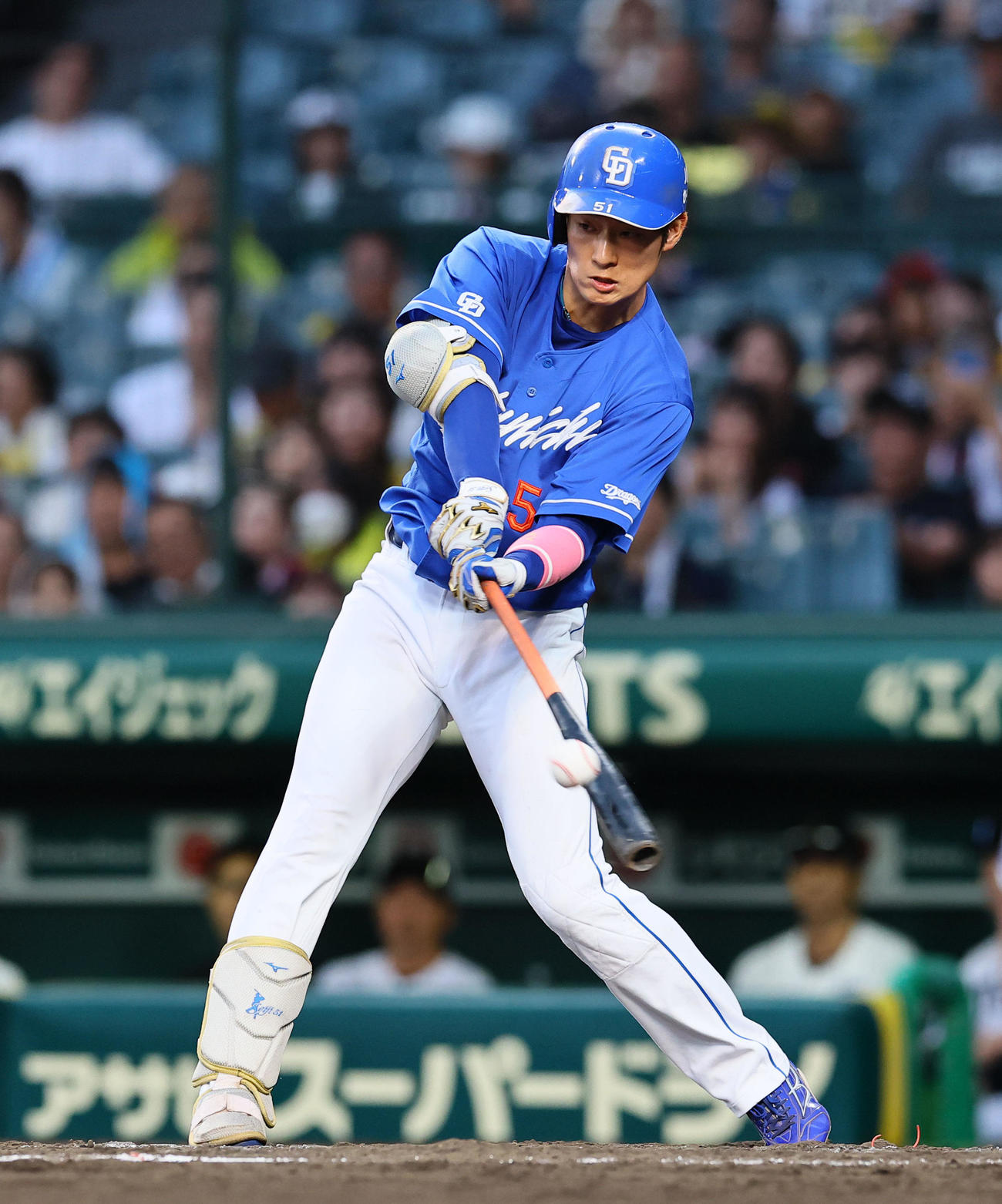 阪神対中日　9回表中日2死二塁、上林は左越えに適時二塁打を放つ（撮影・藤尾明華）