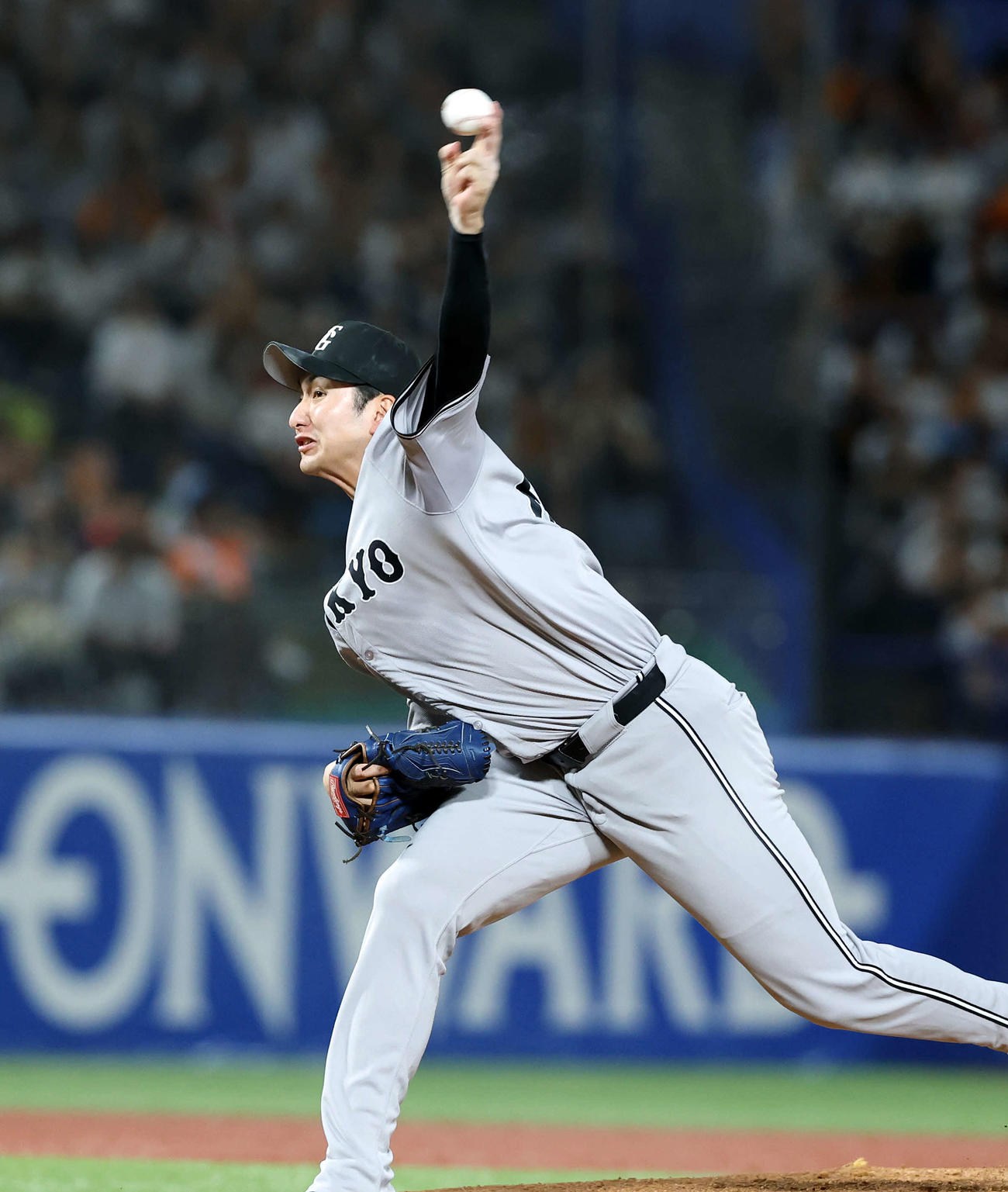 ヤクルト対巨人　力投する巨人先発の横川（撮影・浅見桂子）