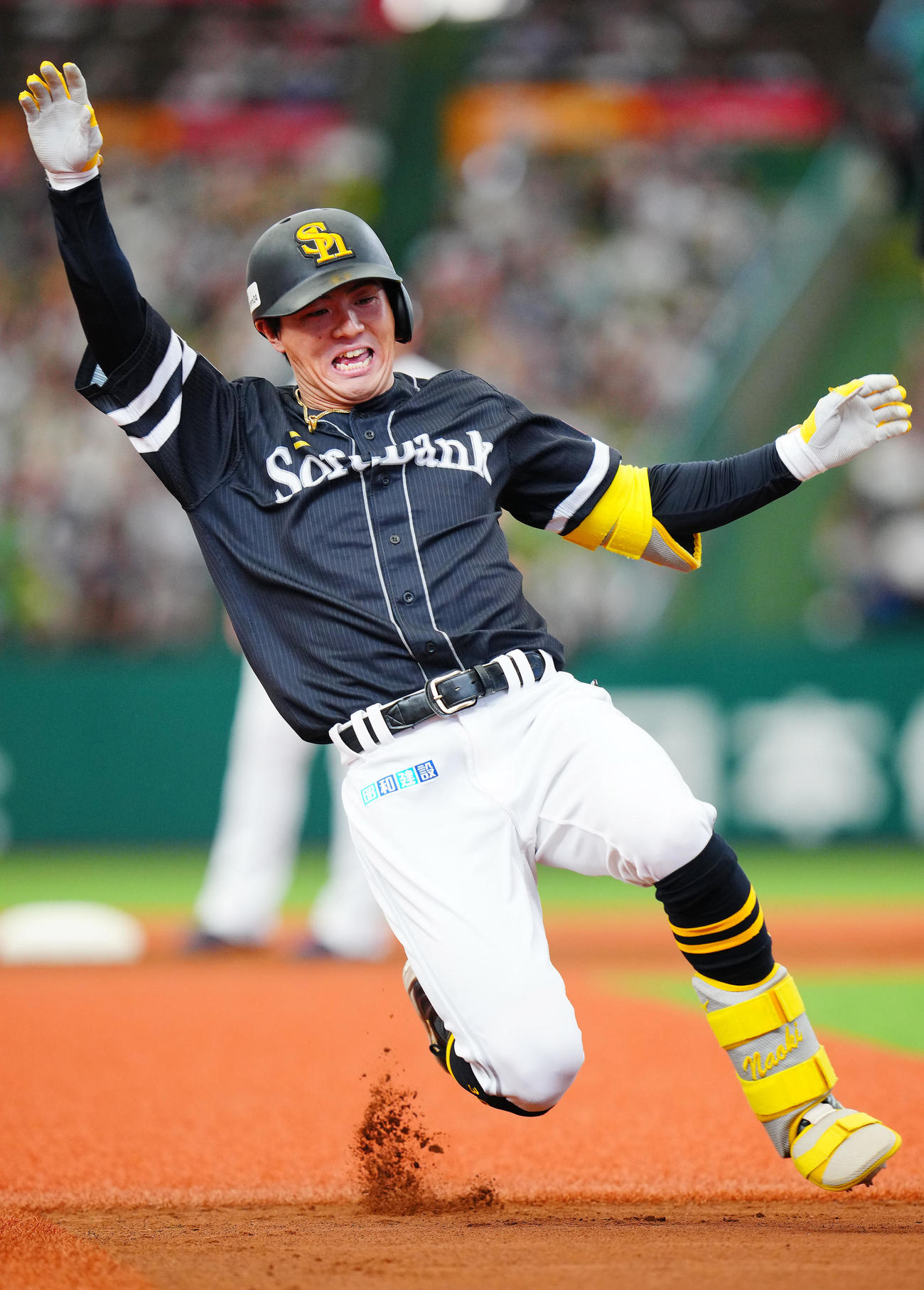 西武対ソフトバンク　3回表ソフトバンク無死、三塁打を放ち快足を飛ばす佐藤直（撮影・垰建太）