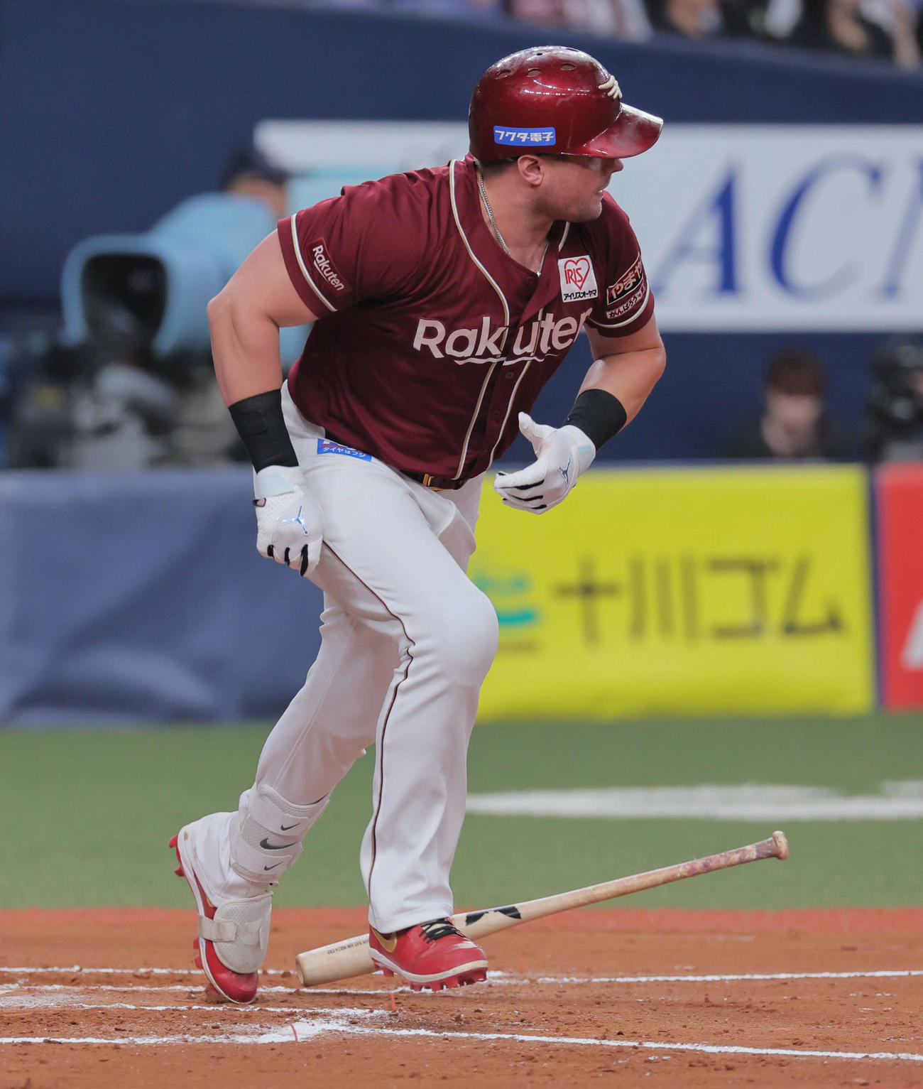 オリックス対楽天　8回表楽天無死一塁、ボイトは左前打を放つ（撮影・宮崎幸一）