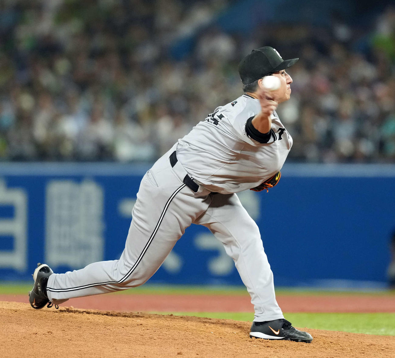 ヤクルト対巨人　8回からマウンドに上がった巨人大勢（撮影・たえ見朱実）