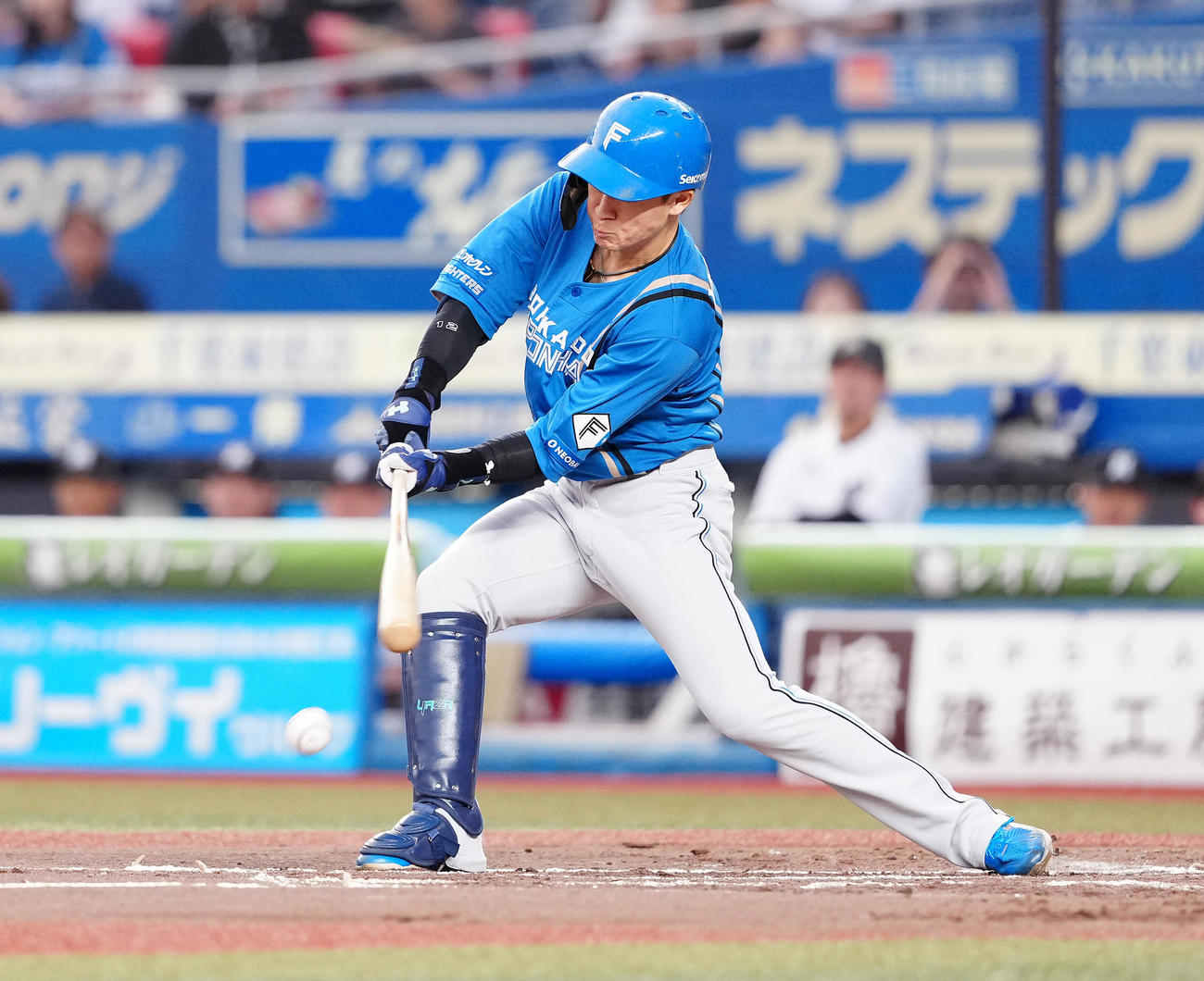 ロッテ対日本ハム　2回表日本ハム1死三塁、矢沢は遊ゴロに倒れるも、三塁走者水谷が生還し先制（撮影・鈴木みどり）