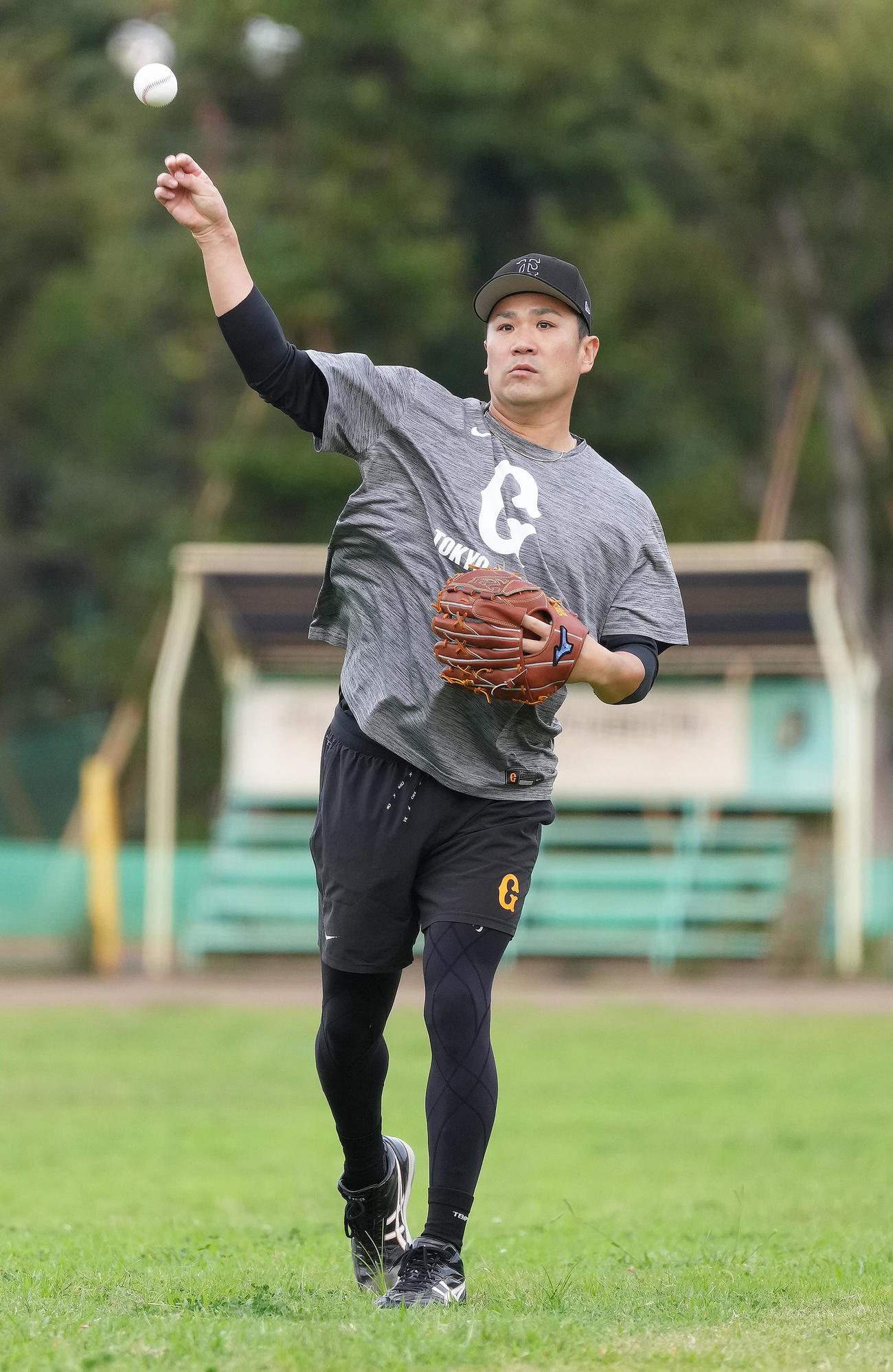 キャッチボールで調整する巨人田中将（撮影・足立雅史）