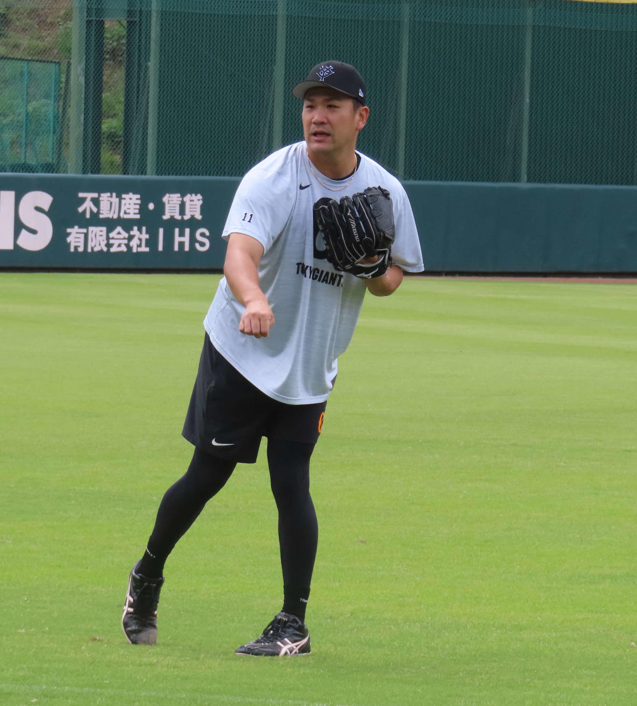 キャッチボールをする巨人田中将（撮影・水谷京裕）