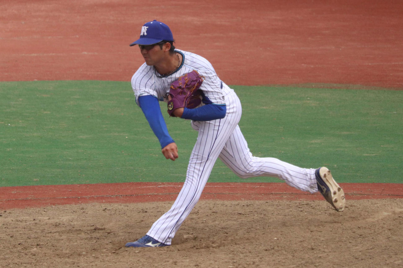 6回から2番手としてマウンドに上がり、1安打無失点に抑える好救援の日本製鉄鹿島の金城（撮影・保坂淑子）