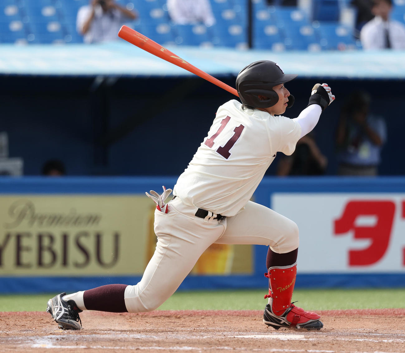 早大対立大　8回表早大2死三塁、伊藤樹は中前に適時打を放つ（撮影・柴田隆二）　　