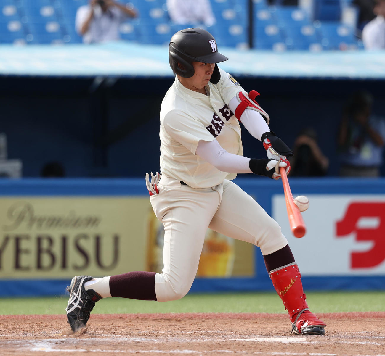 早大対立大　8回表早大2死三塁、伊藤樹は中前に適時打を放つ（撮影・柴田隆二）　　