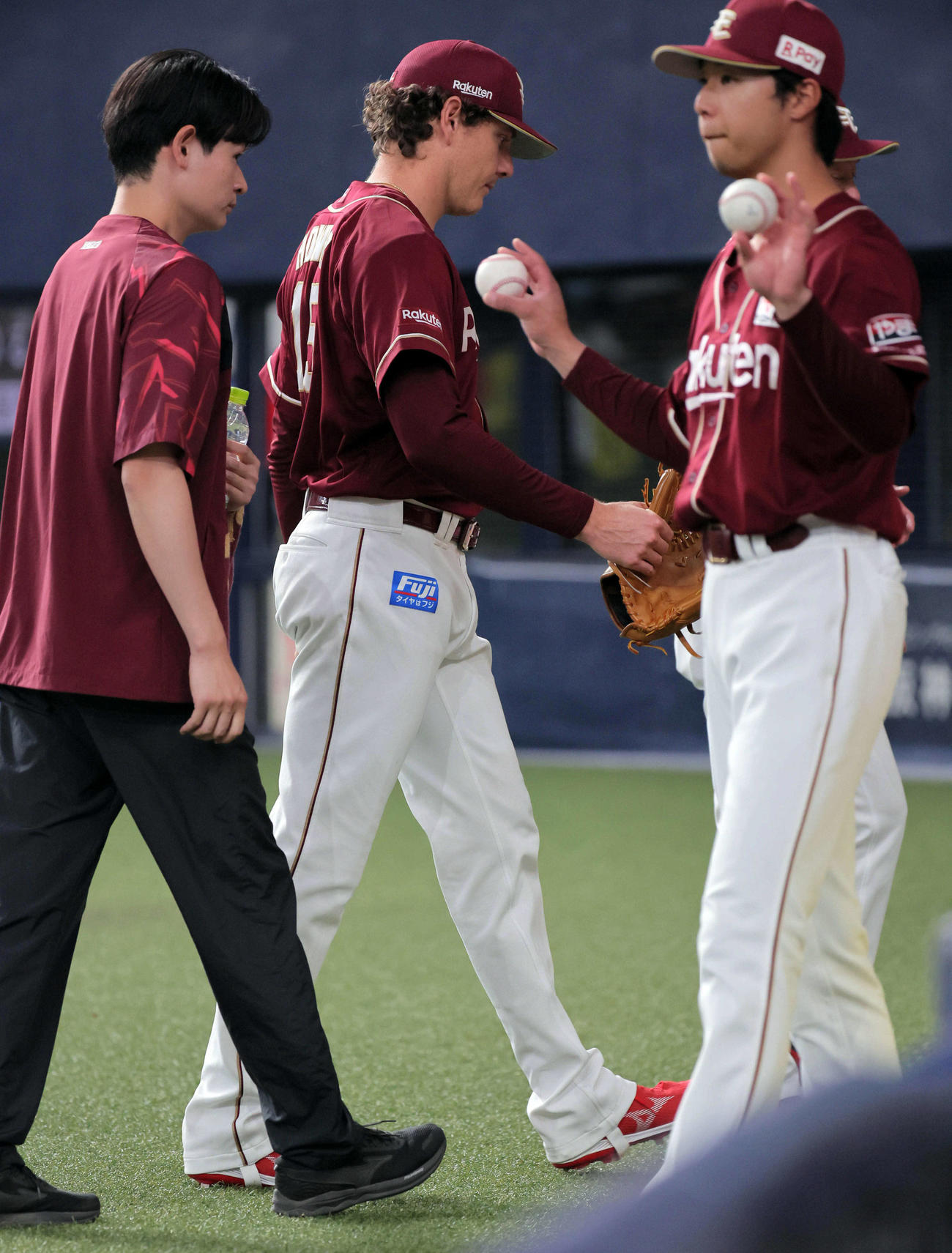 オリックス対楽天　4回裏オリックス1死、打者来田の時、ハワードは不調を訴え降板する（撮影・宮崎幸一）