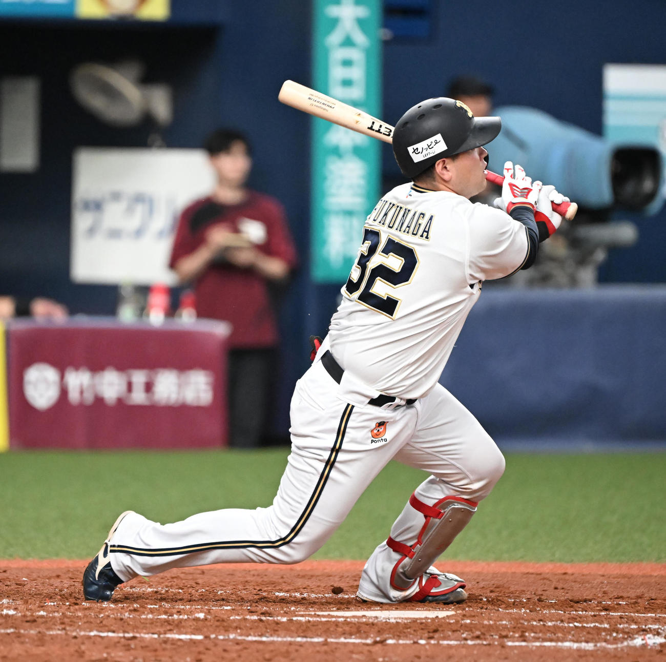 オリックス対楽天　2回裏オリックス1死一塁、左越え2点本塁打を放つ福永（撮影・和賀正仁）