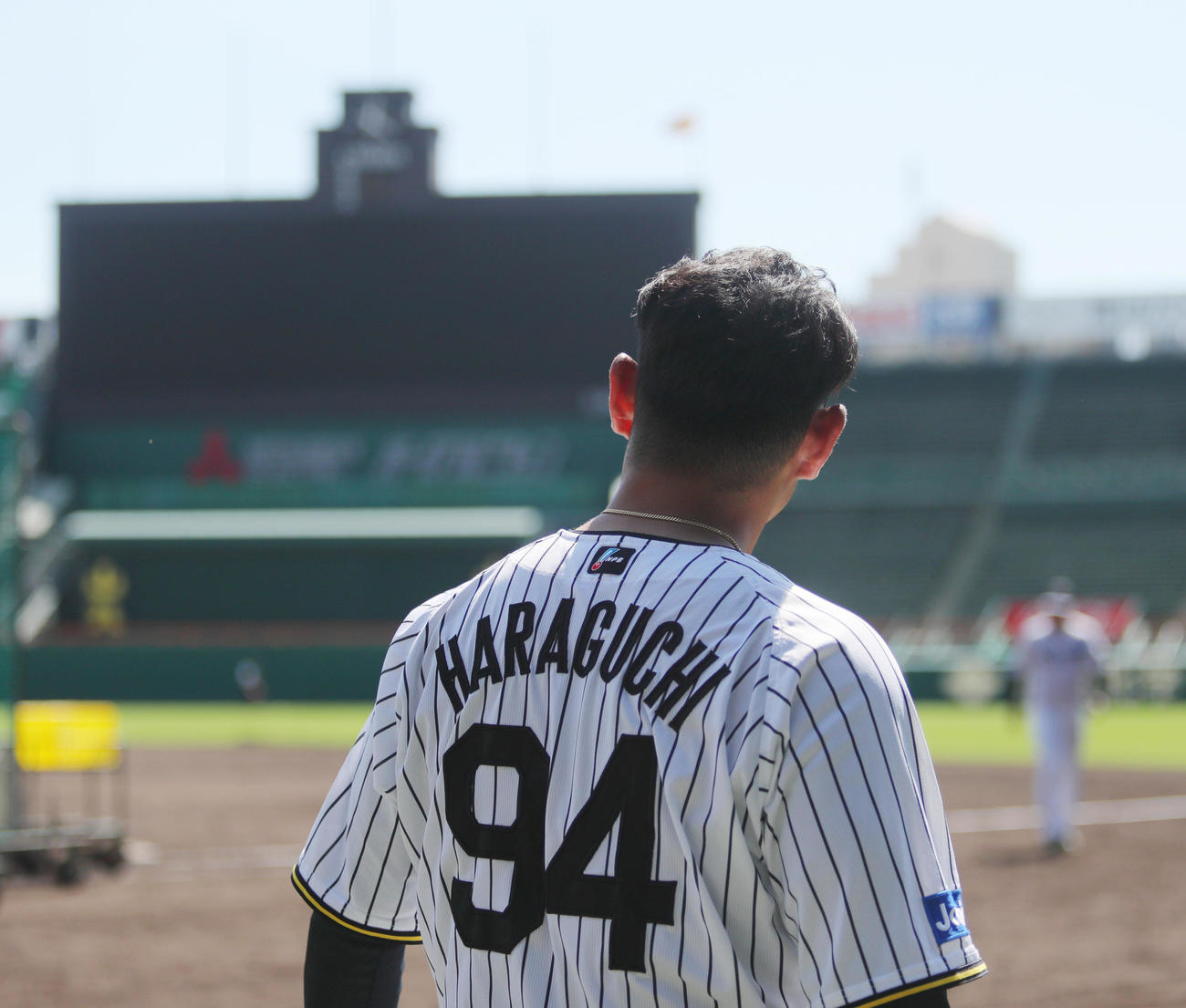甲子園球場で練習する阪神原口（撮影・上山淳一）