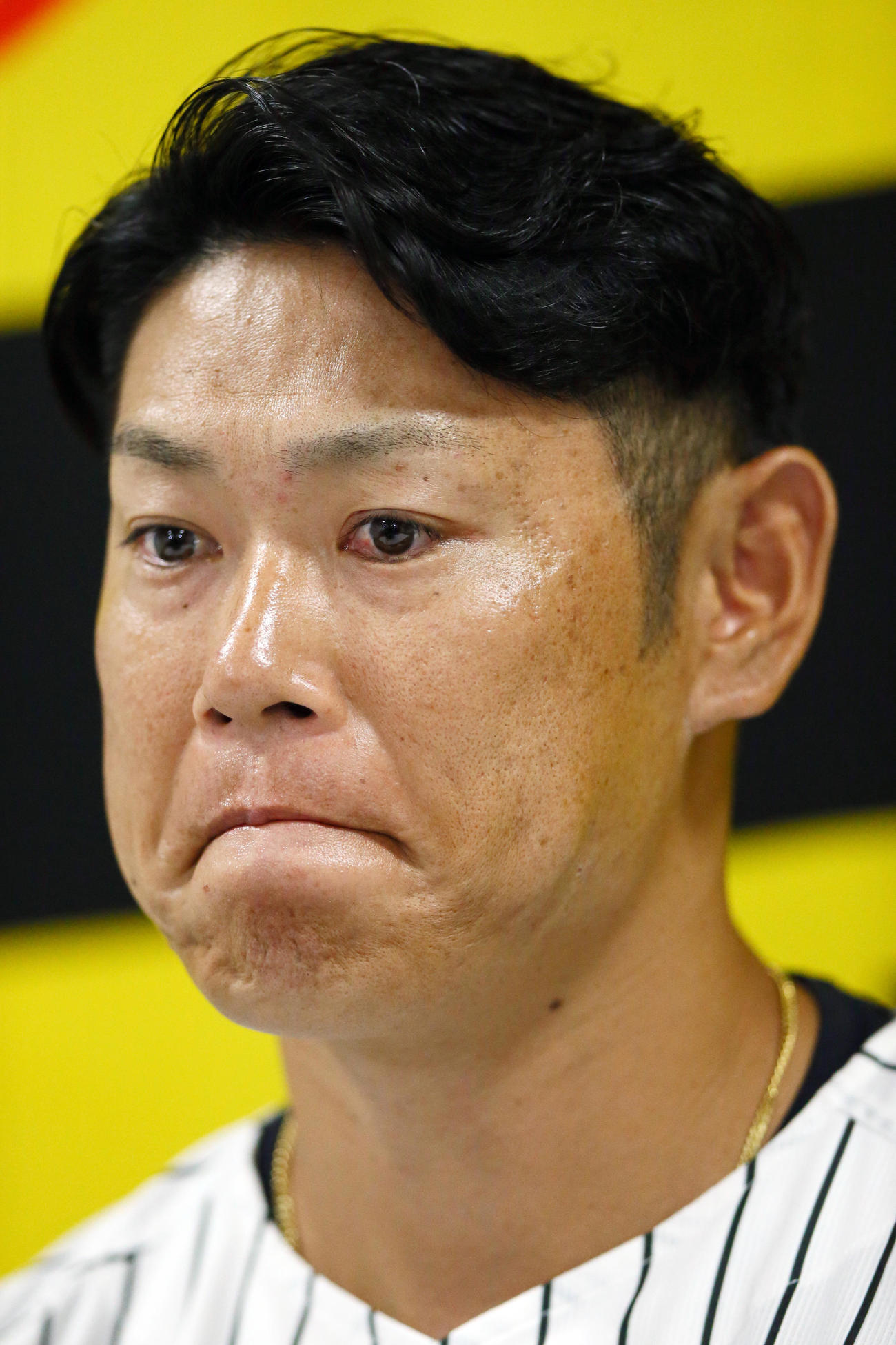 引退会見する阪神原口（撮影・上山淳一）