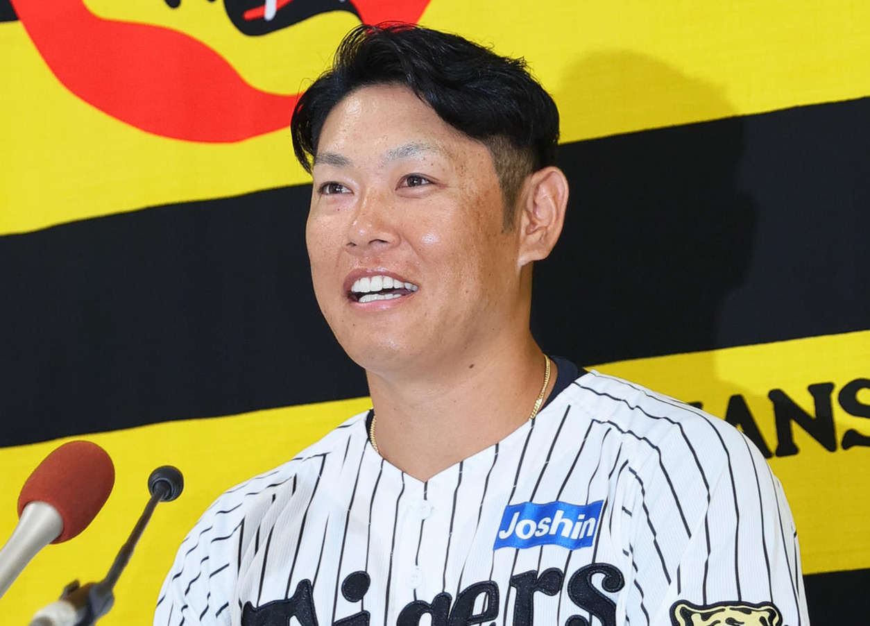 引退会見する阪神原口（撮影・上山淳一）