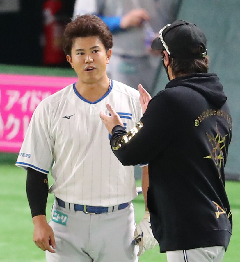 ソフトバンク対日本ハム　1軍に合流した今川は新庄監督に声をかけられる（撮影・梅根麻紀）