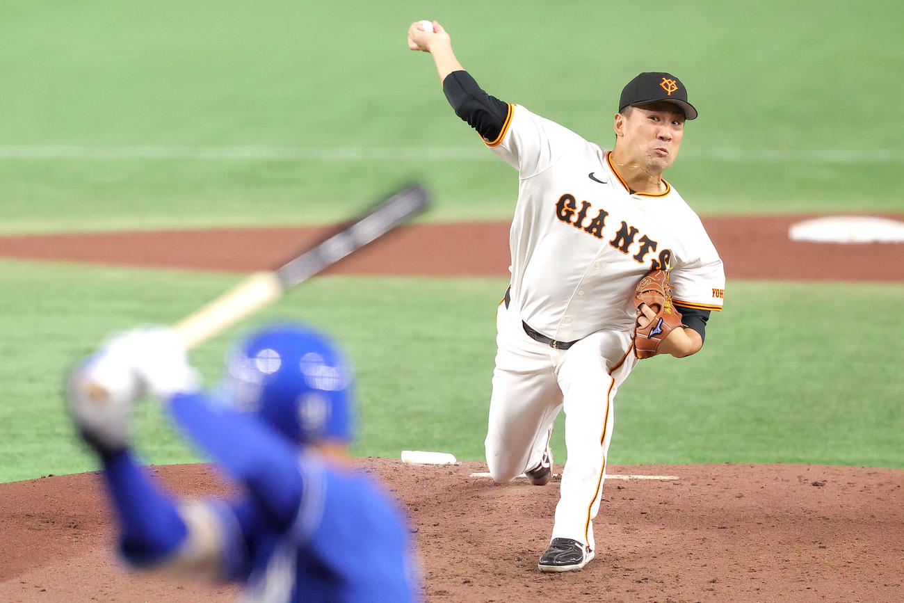 巨人対中日　2回表、力投する田中将（撮影・河田真司）