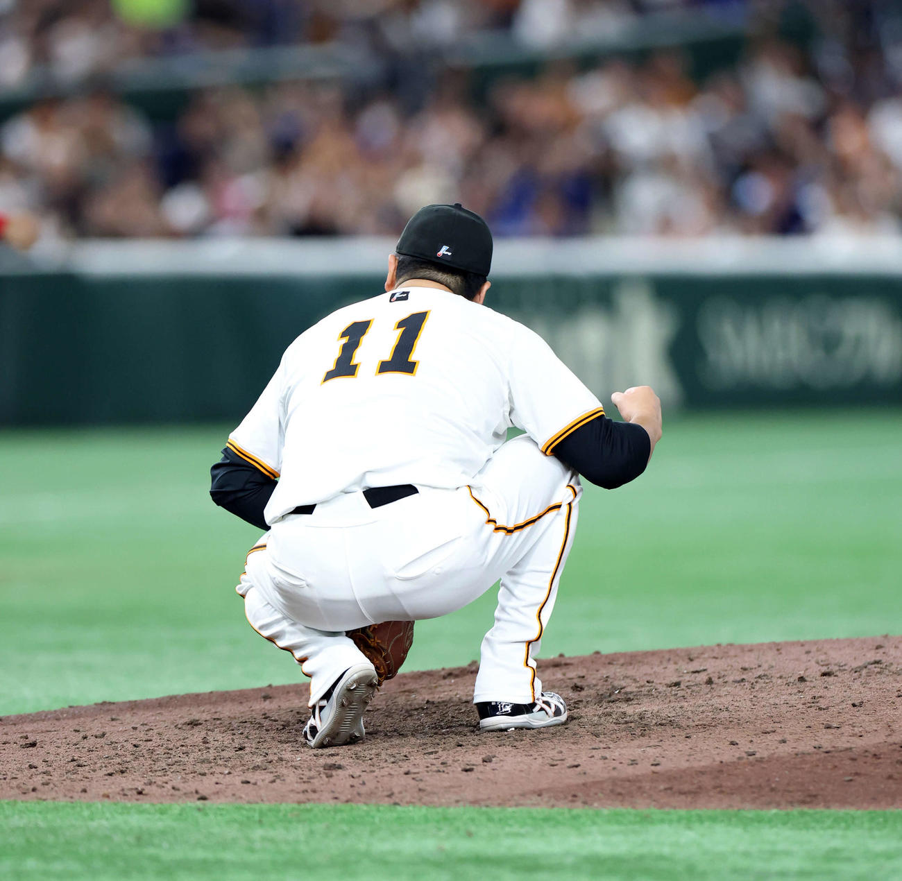 巨人対中日　6回表中日2死、福永を三塁ゴロに仕留めガッツポーズする田中将（撮影・浅見桂子）