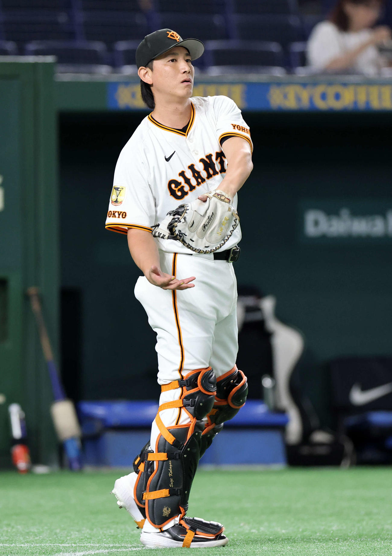 巨人対中日　キャッチボールする巨人小林（撮影・浅見桂子）