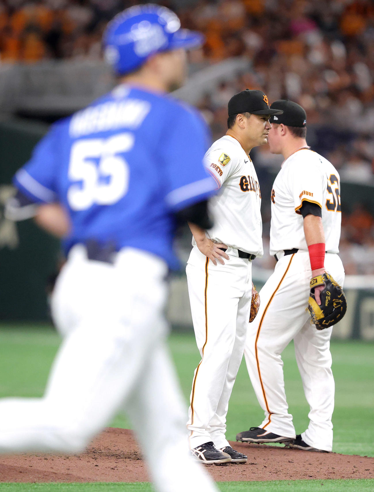 巨人対中日　3回表中日2死一塁、細川に右中間2点本塁打を浴びる田中将（撮影・河田真司）