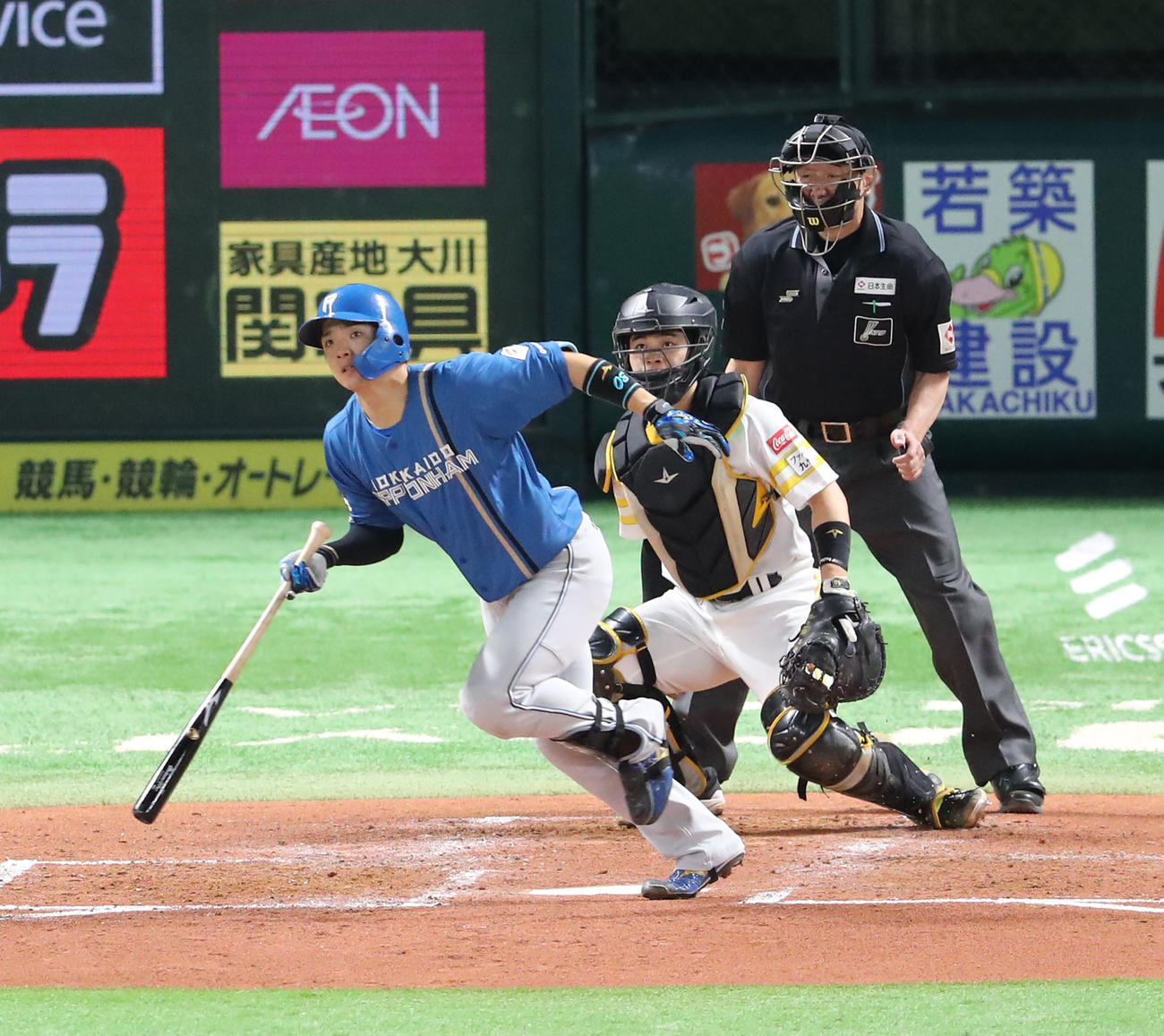 ソフトバンク対日本ハム　4回表日本ハム無死一塁、郡司は右中間に先制2点本塁打を放つ（撮影・梅根麻紀）