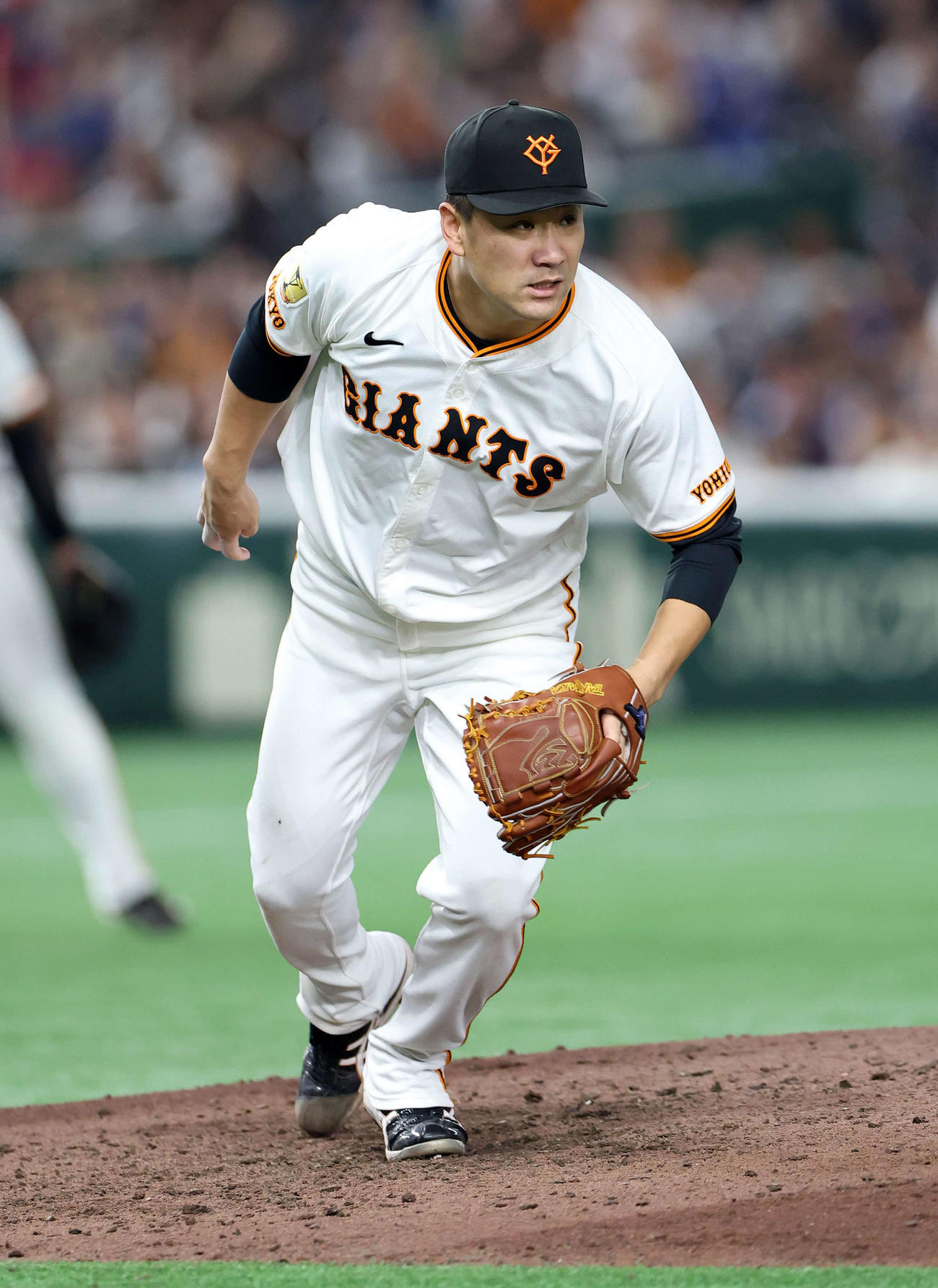 巨人対中日　6回表中日無死、上林の一塁ゴロで一塁にダッシュする田中将（撮影・浅見桂子）