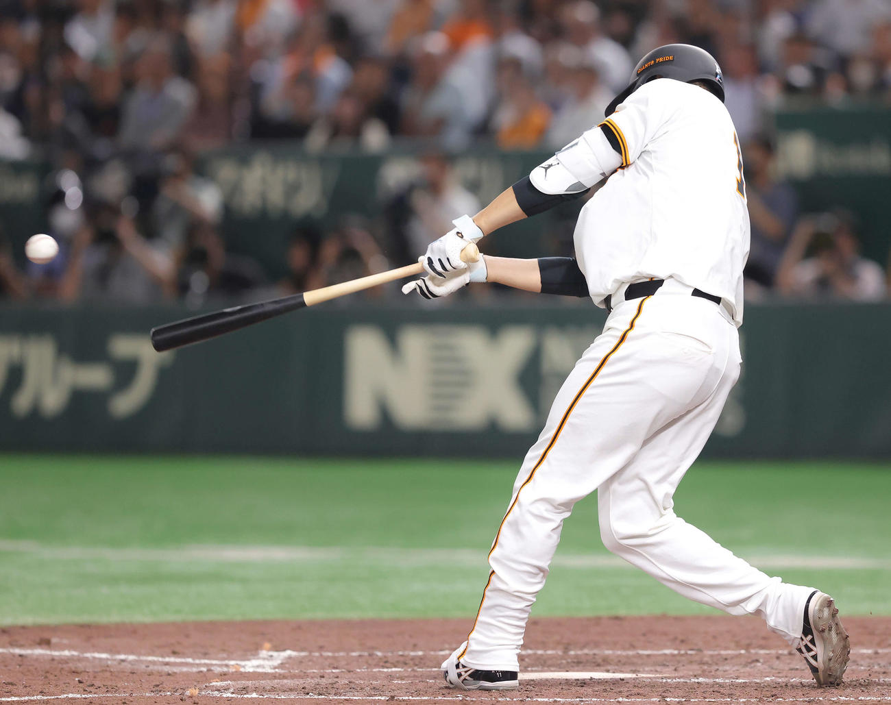 巨人対中日　4回裏巨人2死一塁、左前打を放つ田中将（撮影・河田真司）
