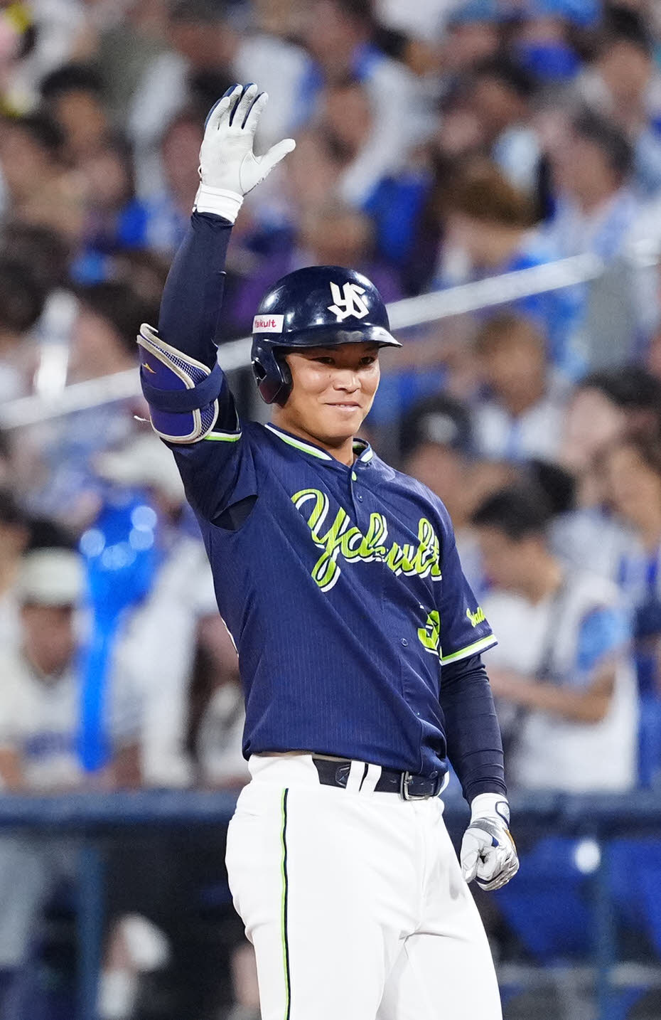 DeNA対ヤクルト　7回表ヤクルト1死一、三塁、プロ初安打となる適時打を放った西村（撮影・江口和貴）