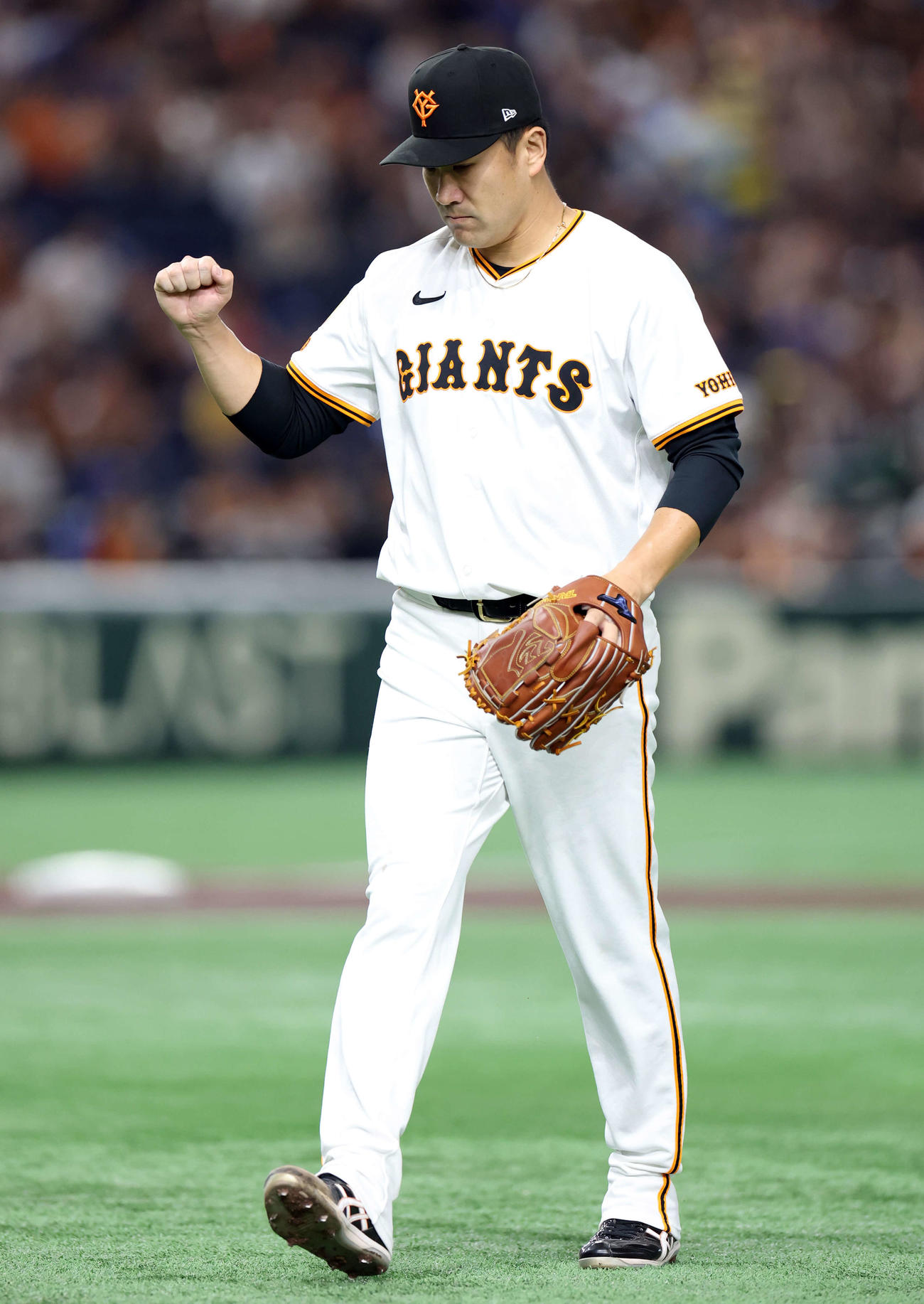 巨人対中日　1回表中日の攻撃を抑え、ガッツポーズする田中将（撮影・浅見桂子）