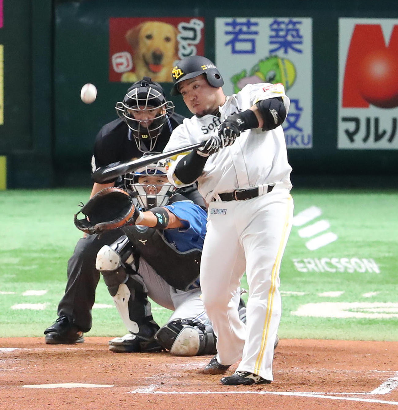 ソフトバンク対日本ハム　4回裏ソフトバンク2死、山川は中越えに本塁打を放つ（撮影・梅根麻紀）